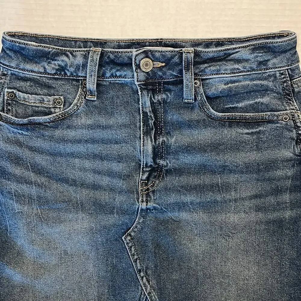 SO Blue Denim Mini Skirt Juniors Size 5 Jean Pockets Zipper Frayed Hem Y2K Edgy